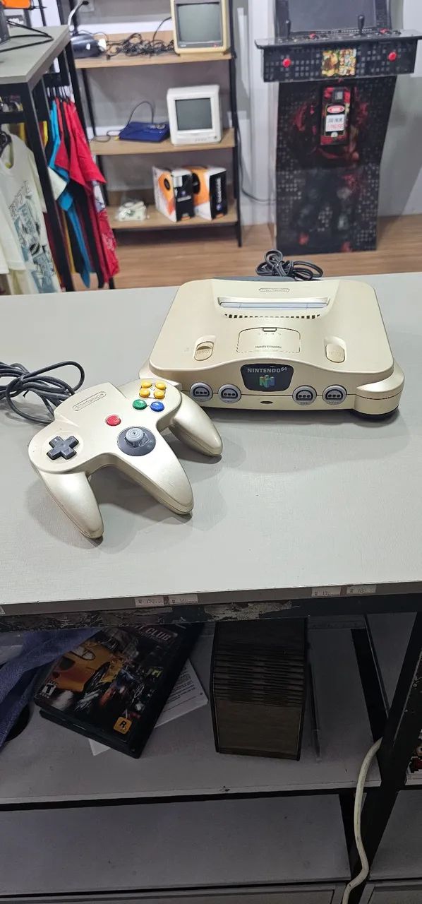 Nintendo 64 Dourado