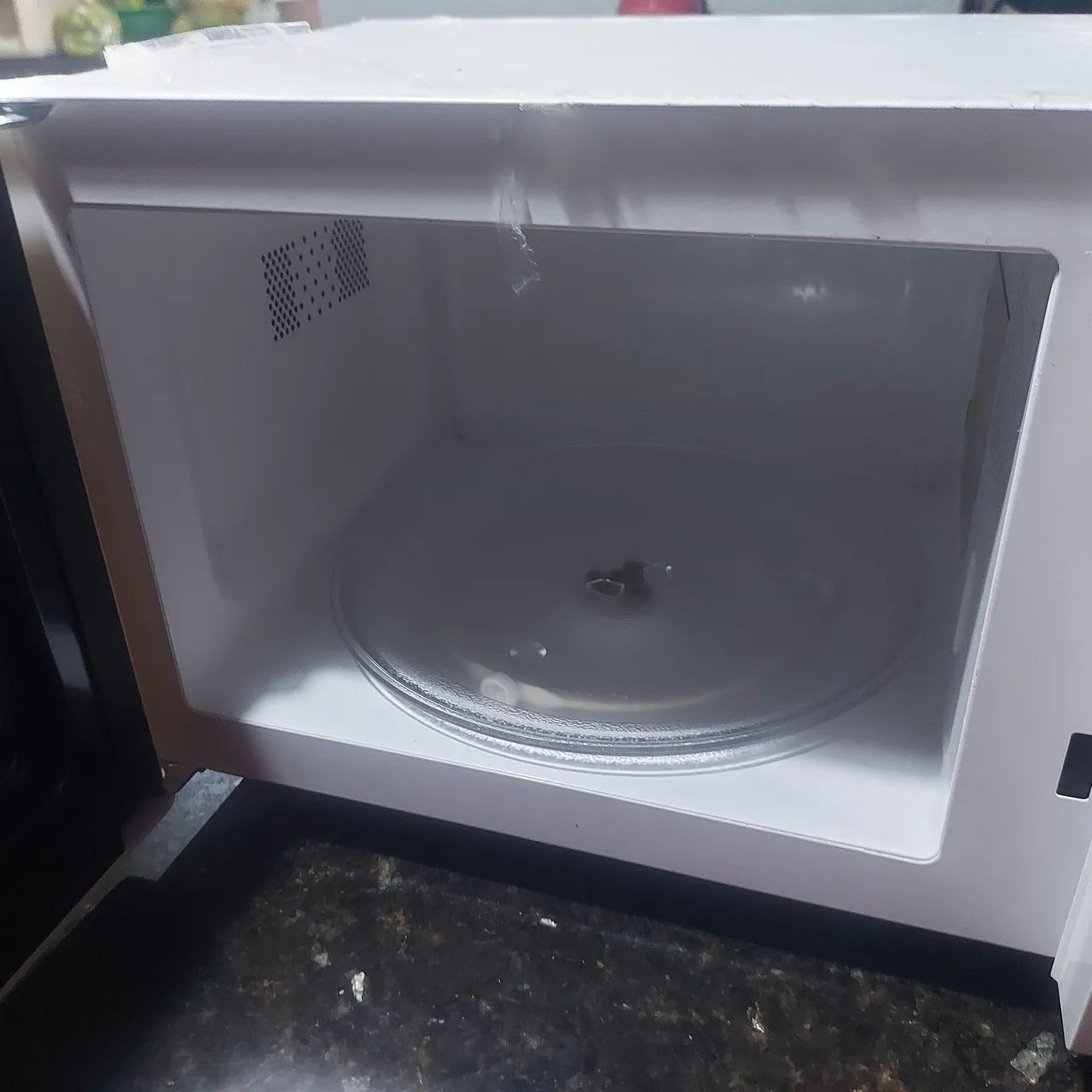 Microondas Eletrolux no plástico 220v impecável  - Foto 4