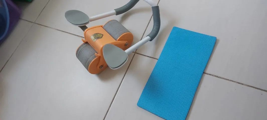 Aparelho de Ginástica Abdominal com Joelheira