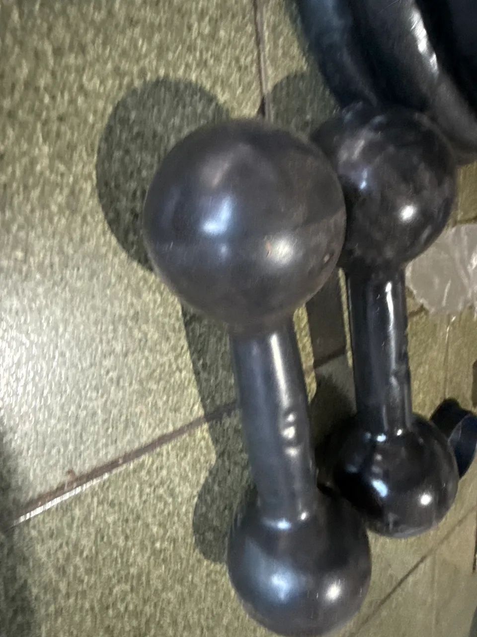 Par de Halter 5kg  bola emborrachado usado R$ 100 - Foto 4