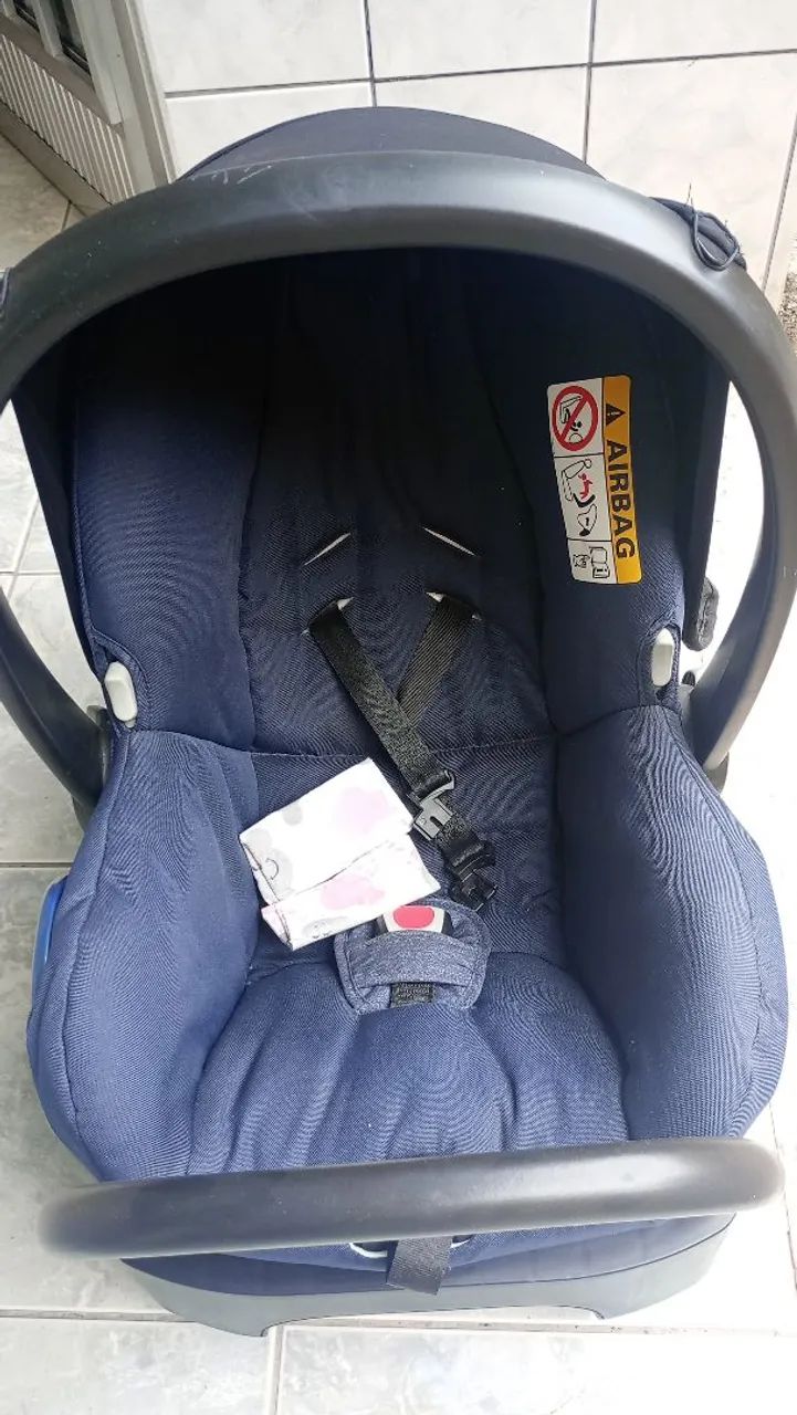 Carrinho de bebê com bebê conforto - Foto 2