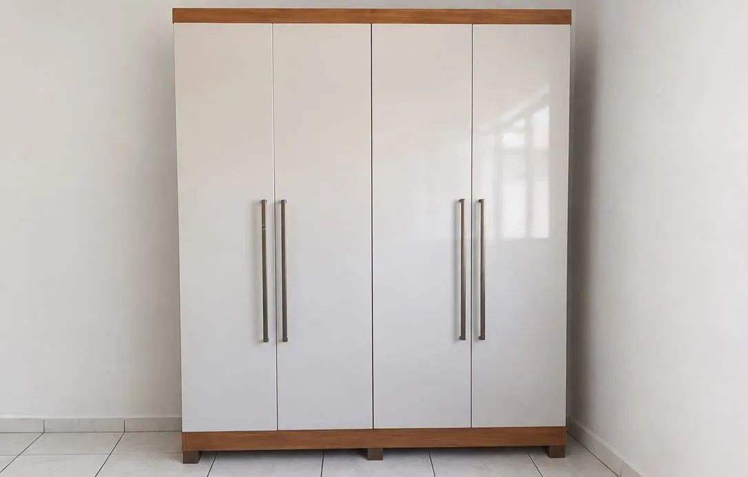 Guarda roupa semi novo