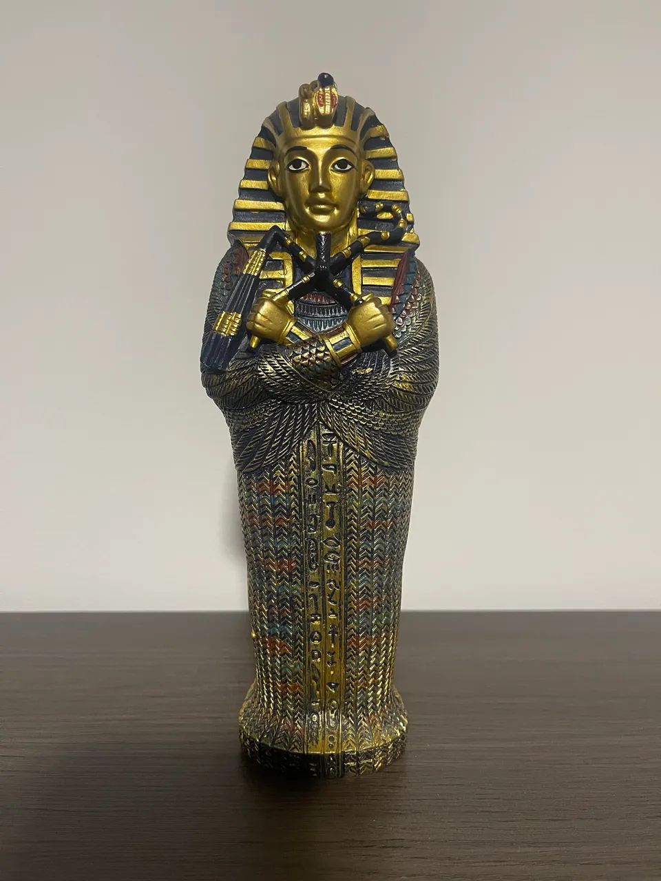 Estátua egipcia resina