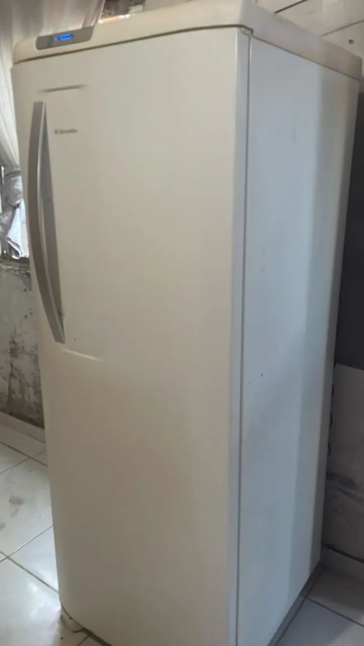 Vendo Geladeira e fogão...