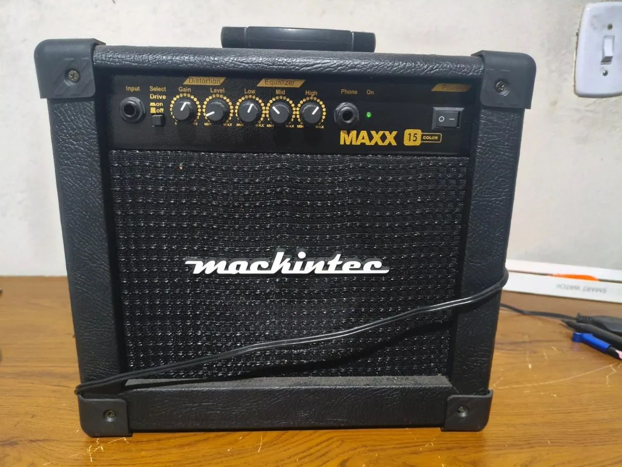 Amplificador mackintec  bivolt novo