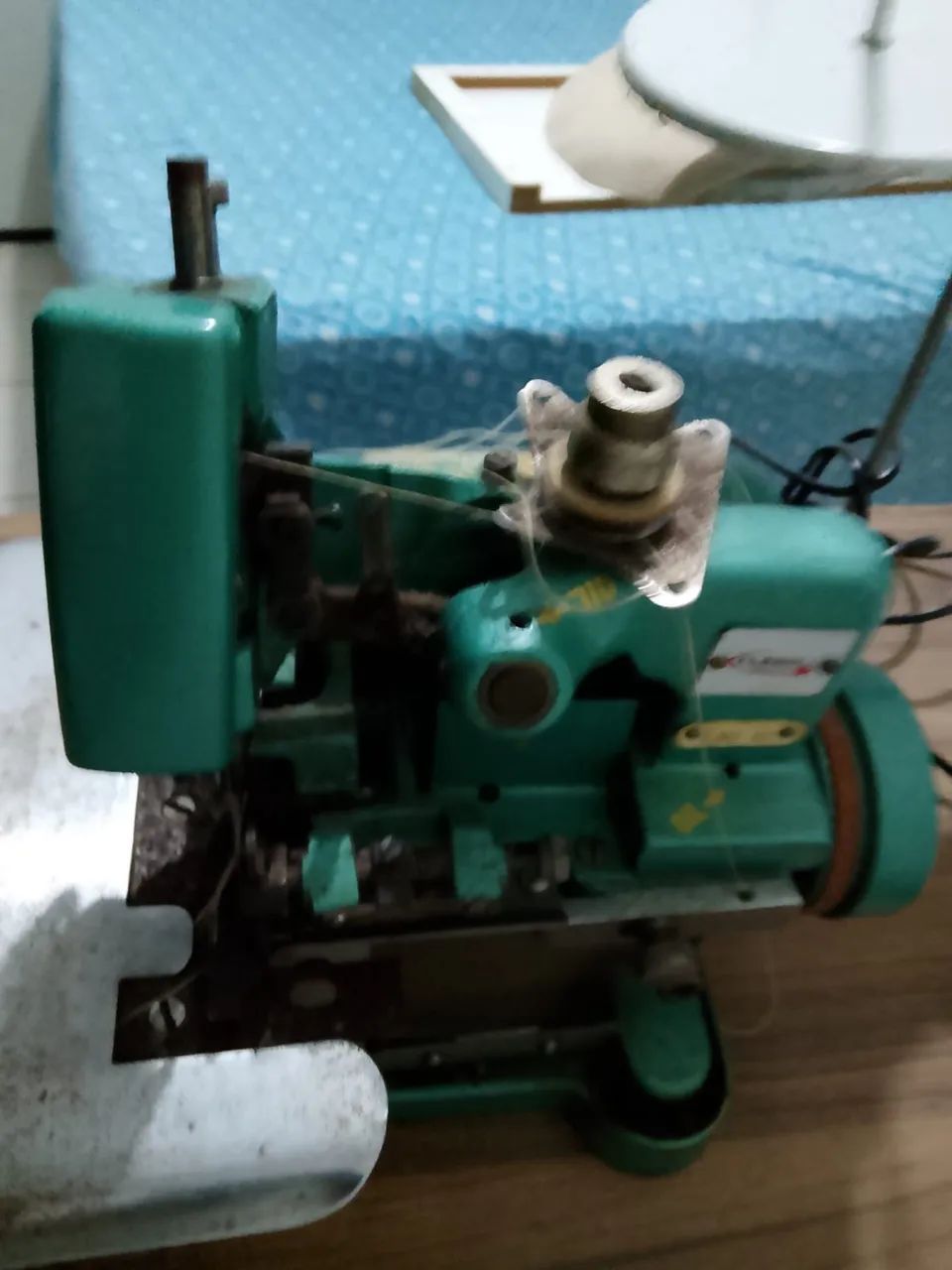 Máquina de costura Overlock - Foto 2