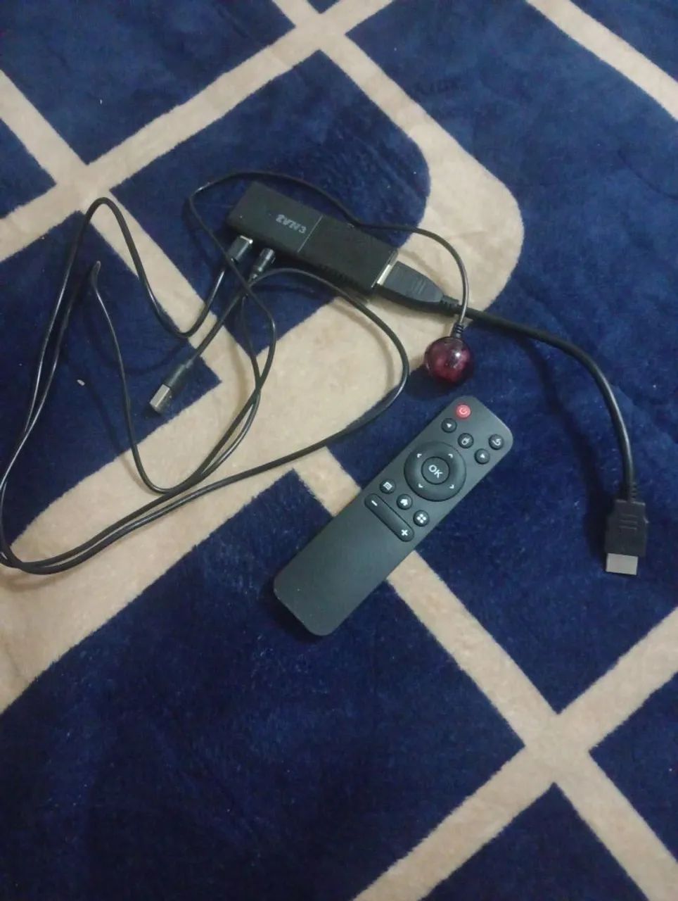 Vendo um , Tv boXl lançamentos , apenas inseri no hdm1 da sua tv e ja vira smart.