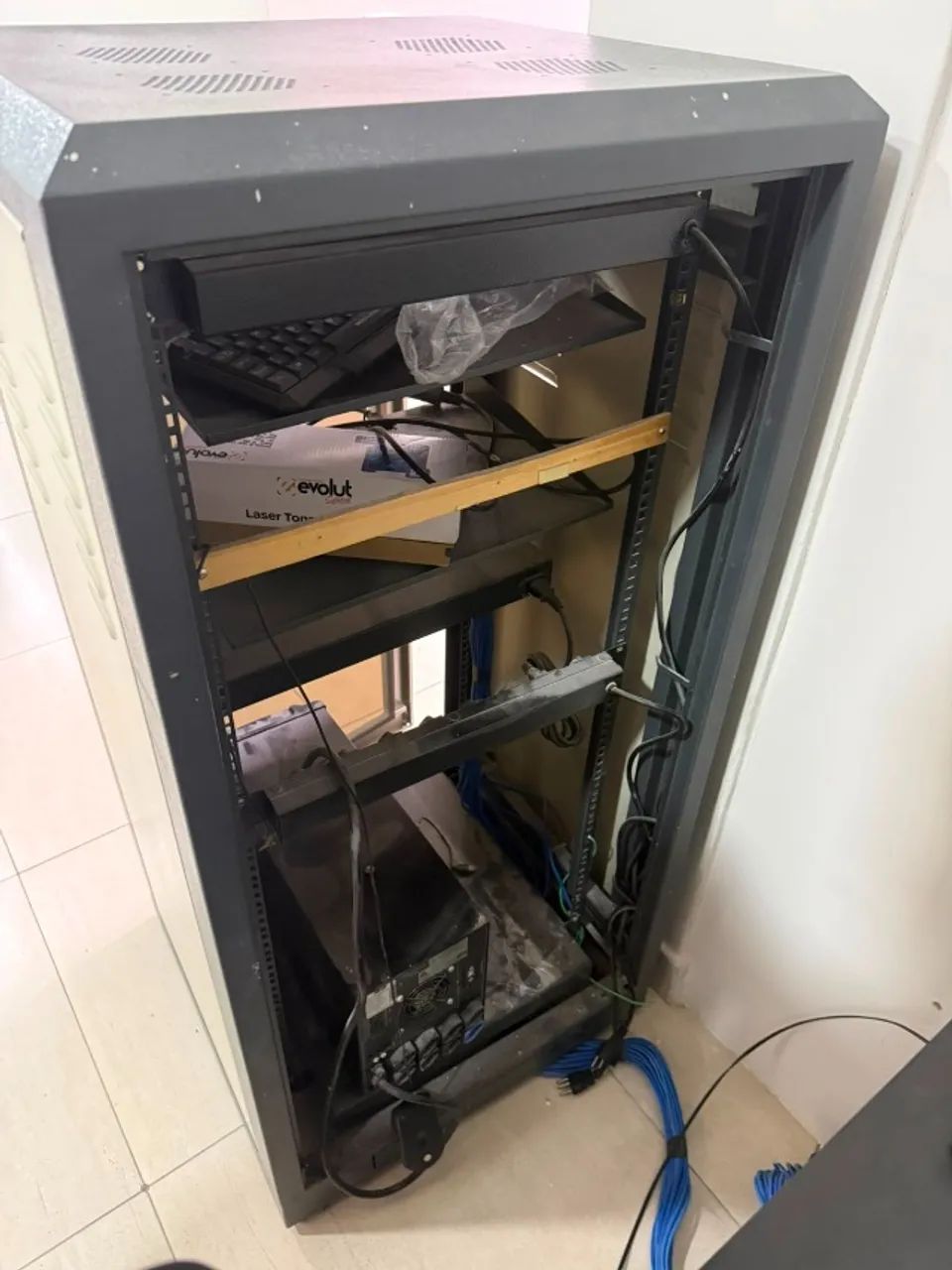 Rack de Rede 19 com Porta de Vidro - R$ 500,00 - Foto 2