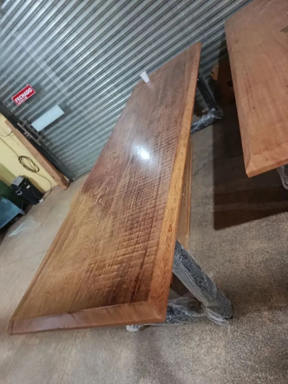Móveis rústicos em madeiras de lei. - Foto 2
