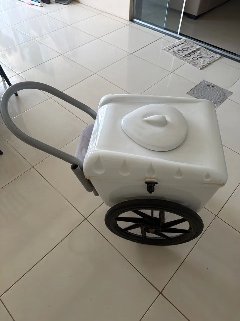 Vendo carrinho de picolé 