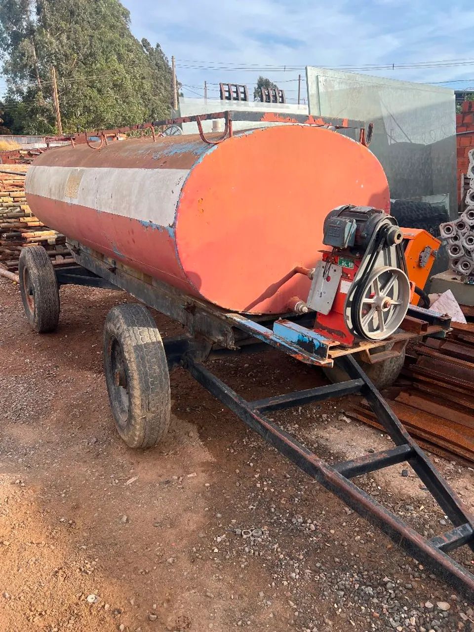 Tanque Pipa com Motor 