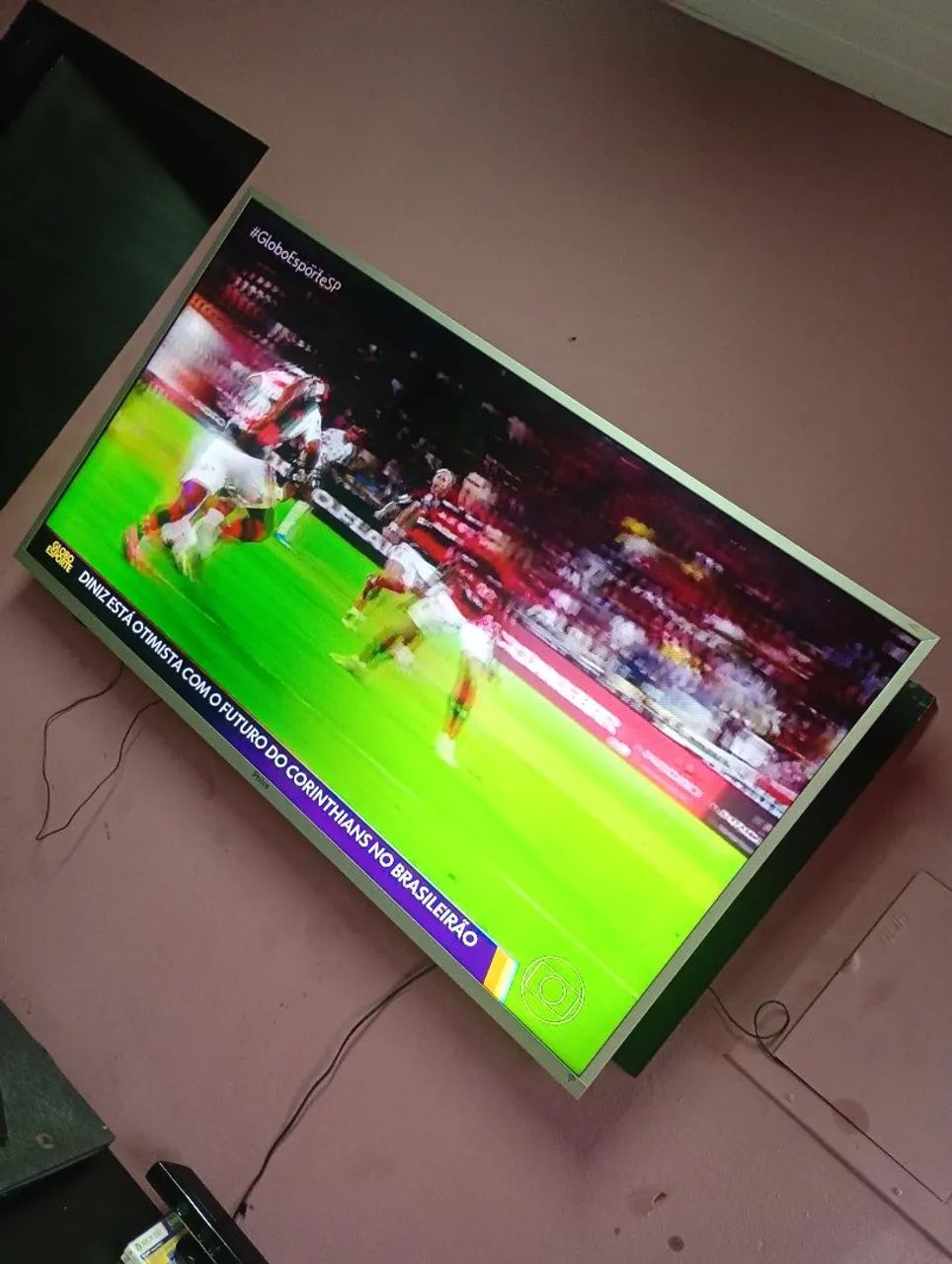 Vendo tv 60 polegadas com detalhes por isso o valor de 500 reais  - Foto 2