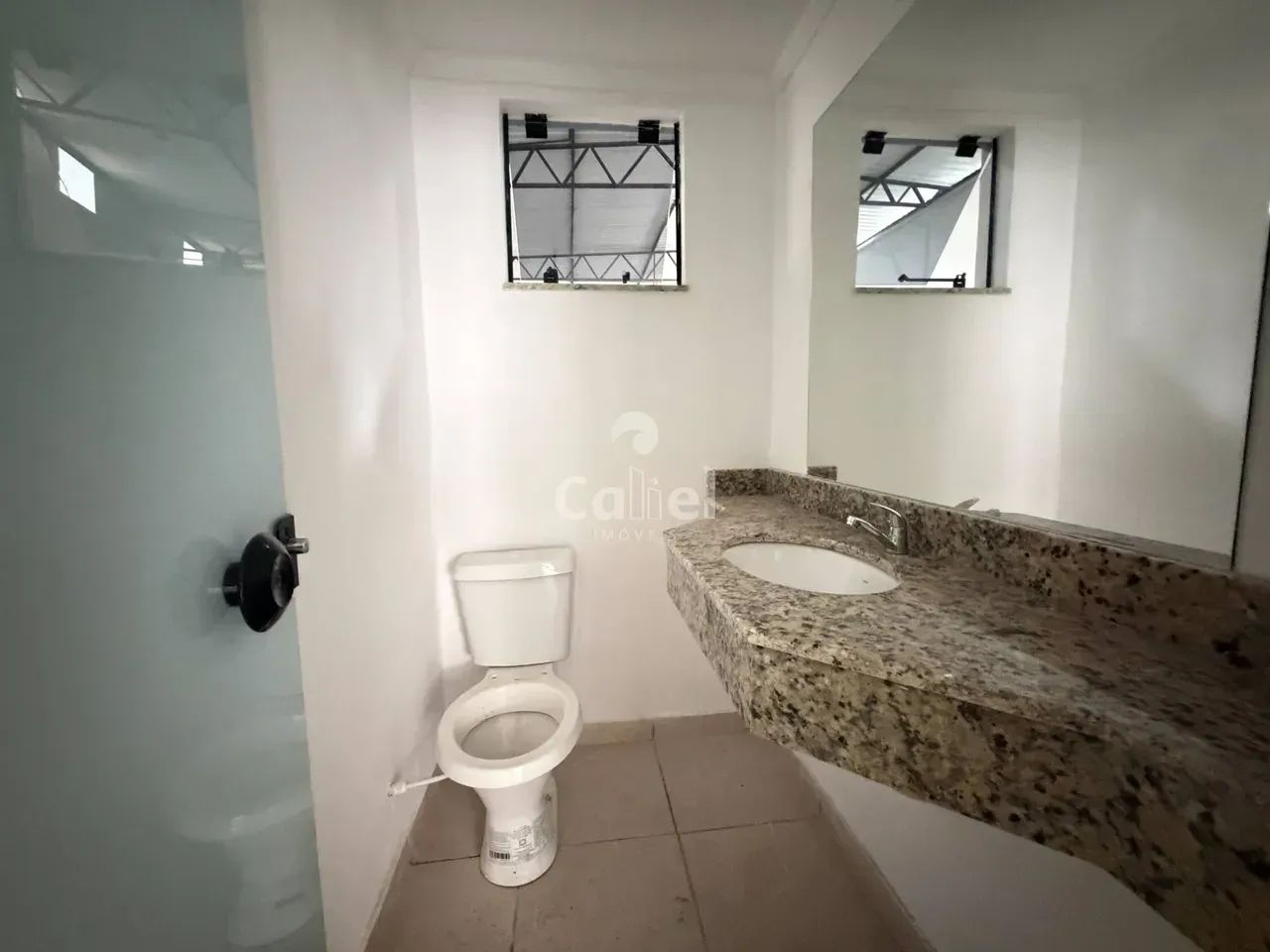 BARRACÃO COMERCIAL COM 360 m² E PÉ-DIREITO DE 6 METROS - Foto 5