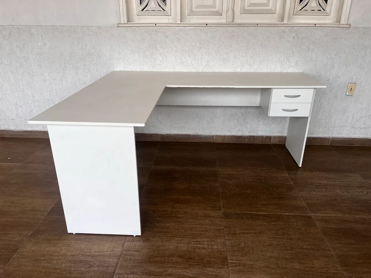 MESA EM L 