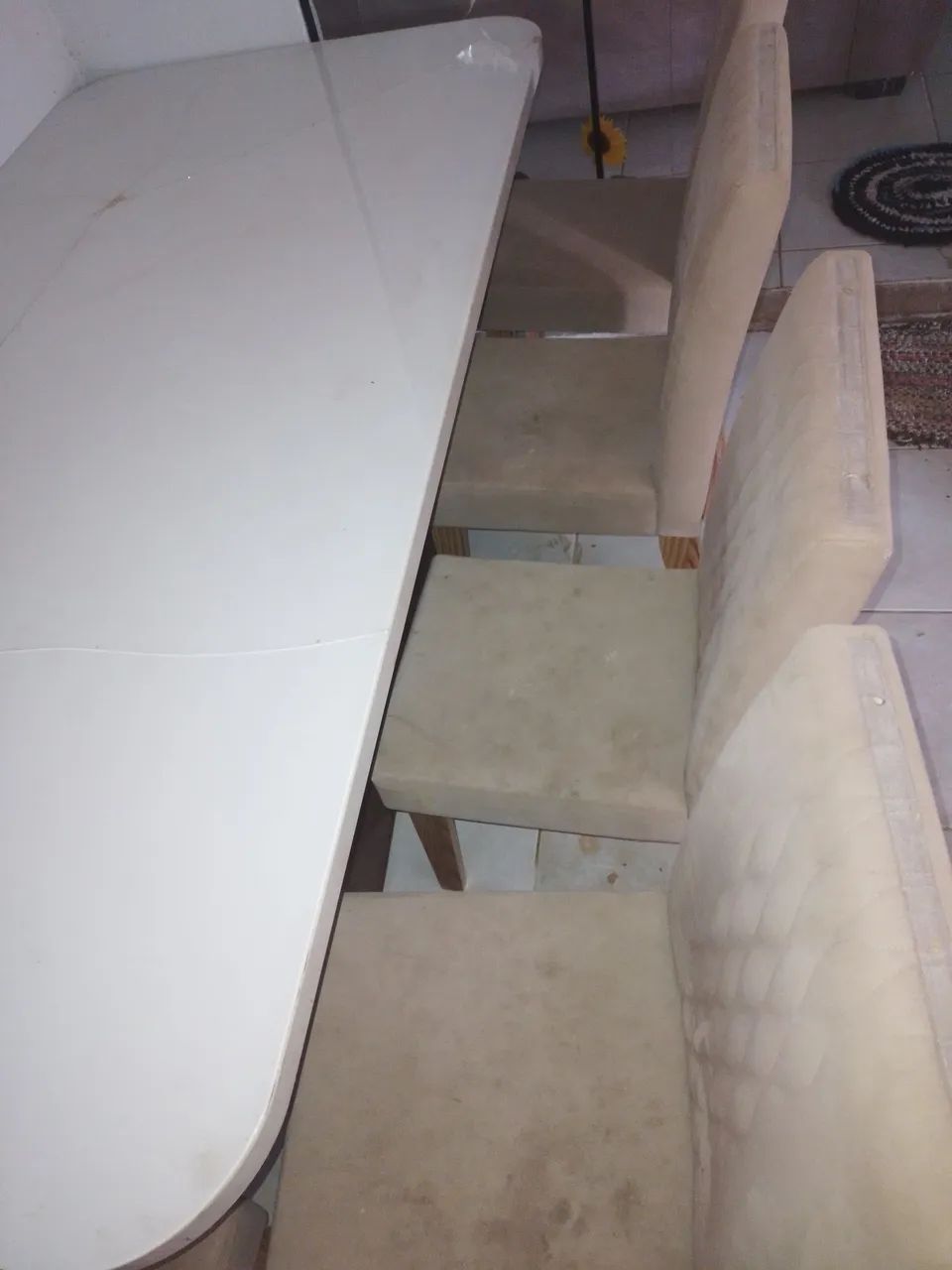 Mesa 7 cadeiras com detalhes mas da pra usar  - Foto 5
