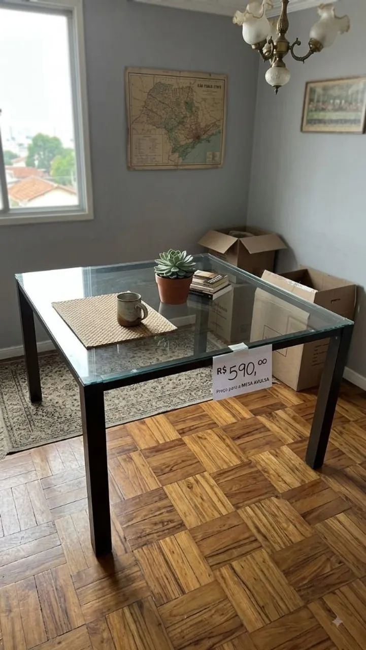 Mesa quadrada pra 8 lugares. Tampo de vidro e base de ferro - Foto 3
