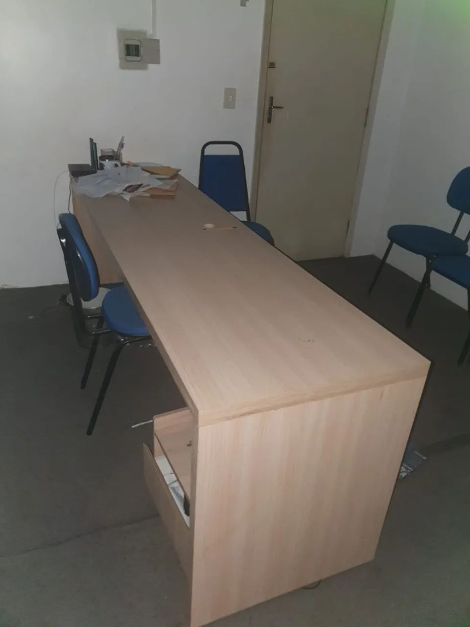 mesa de escritório com gaveteiro integrado  - Foto 2