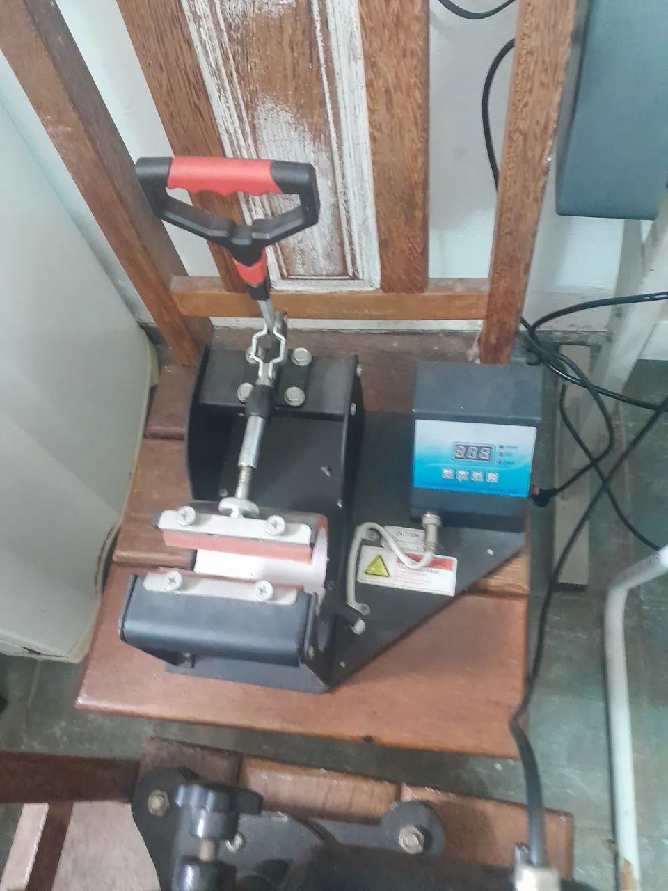 Vendo prensa para estampar canecas.