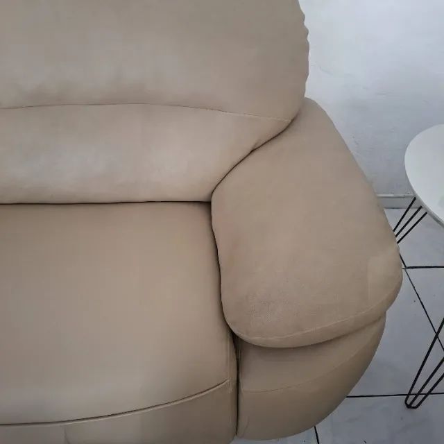 Vendo jogo de sofá de 2 (1,60 m) e 3 lugares (2 m) em couro sintético.  - Foto 2