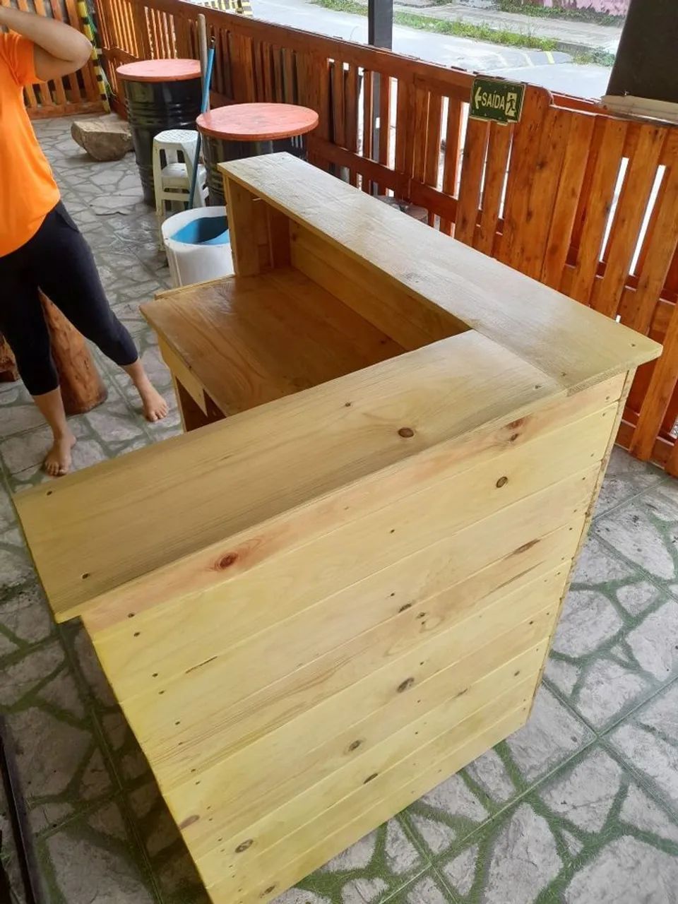 Balcão de madeira de canto L