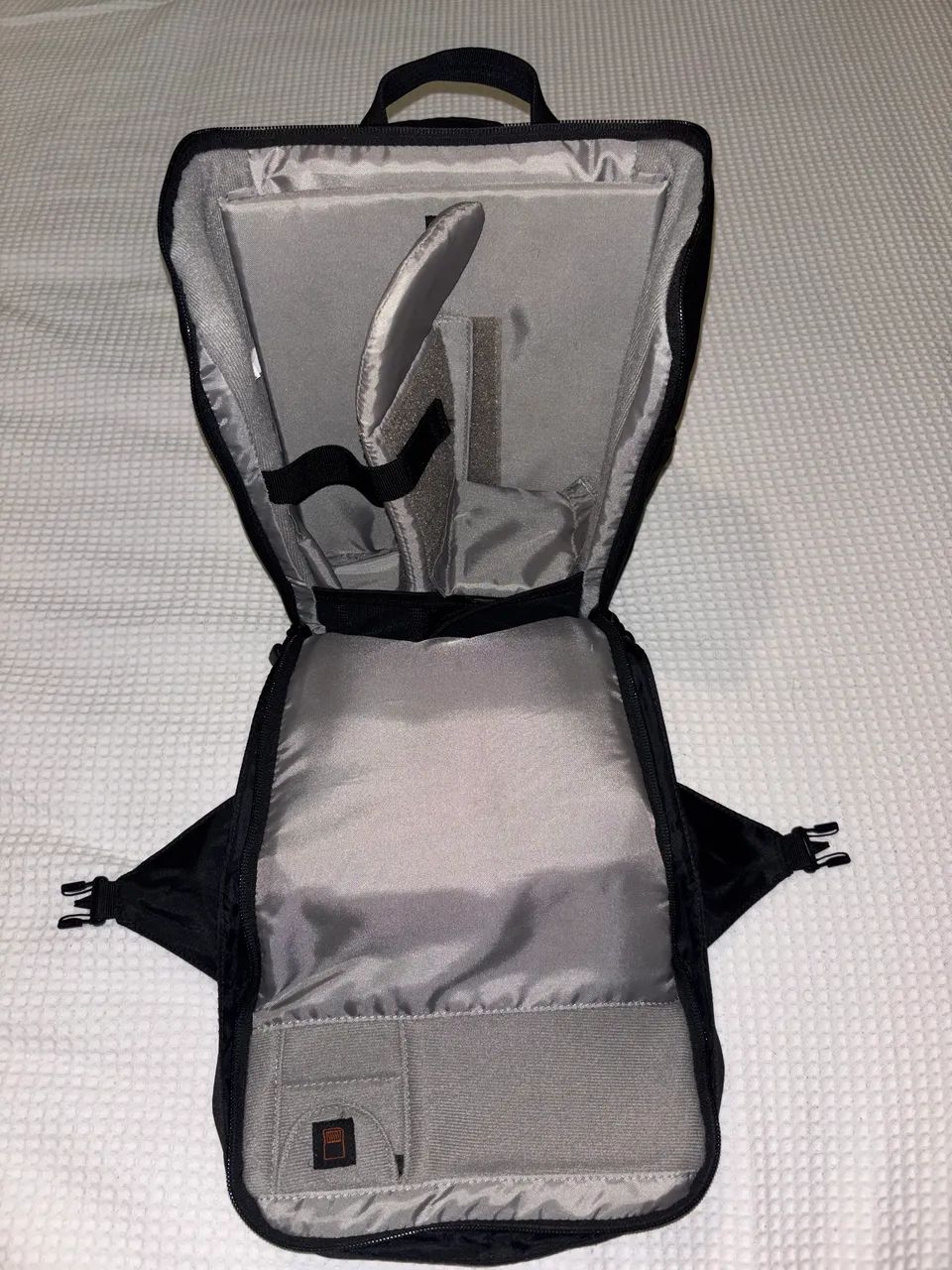 Mochila LowePro Urban Photo Sling 150 - Foto 5