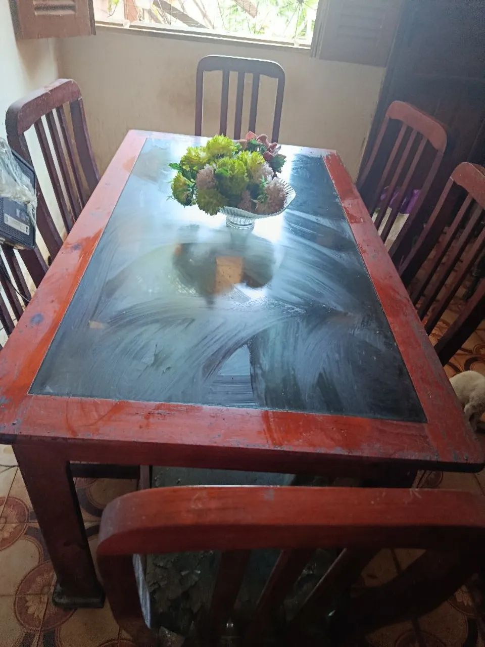 Mesa com 6 cadeiras 