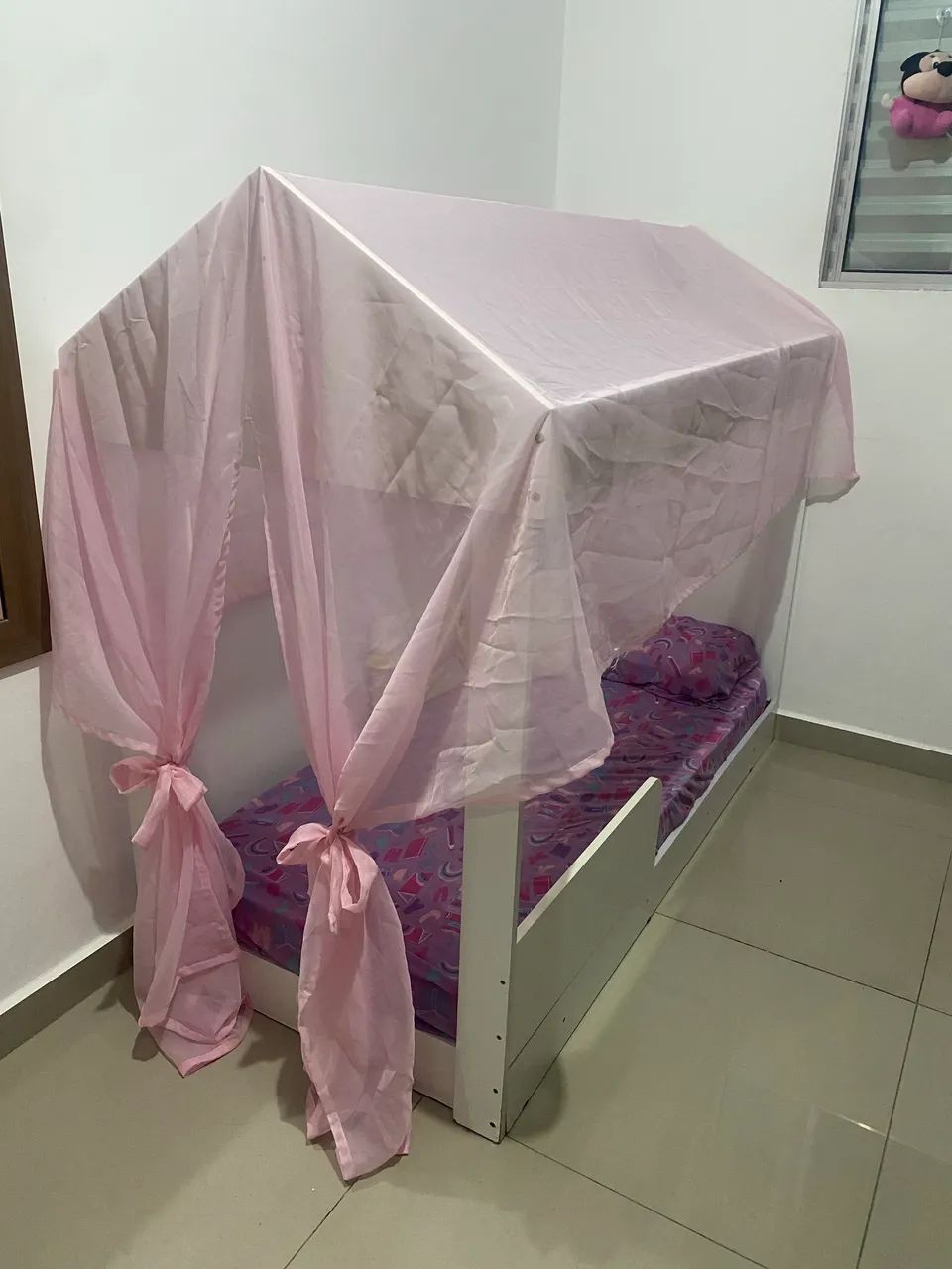 Cama montessoriana infantil 