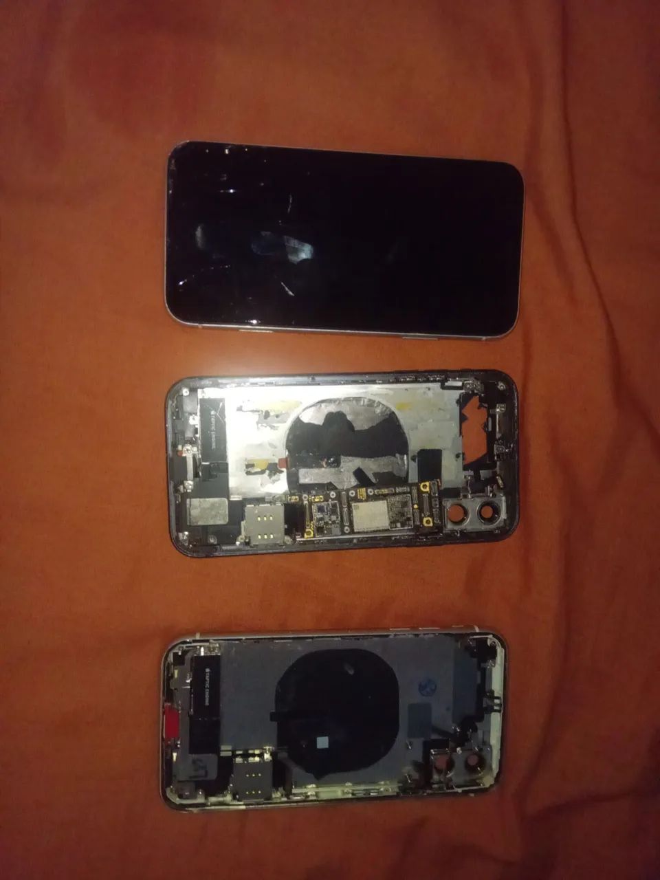 IPhone 11 2 carcaça e 1 icloud livre 