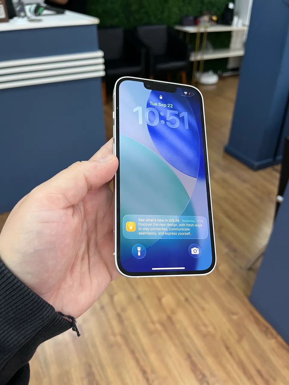 Apple iPhone 13 - 128GB Starlight