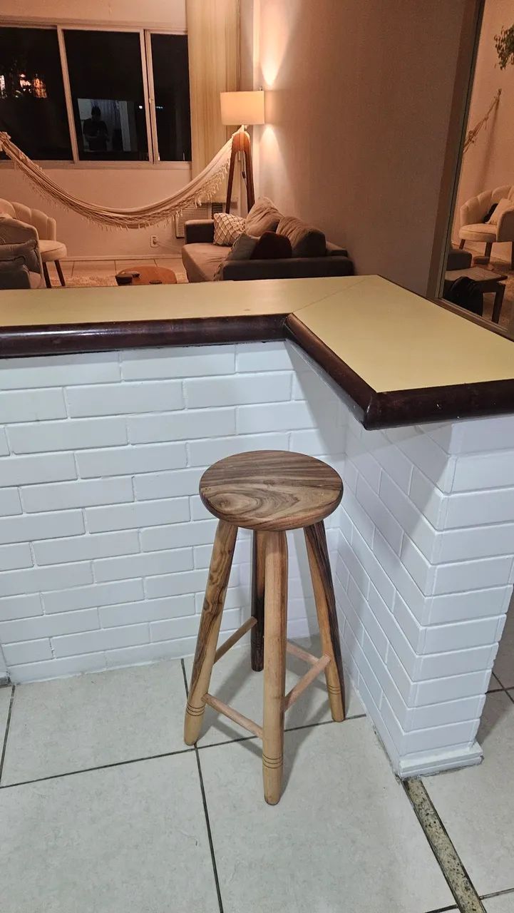 Banqueta de madeira