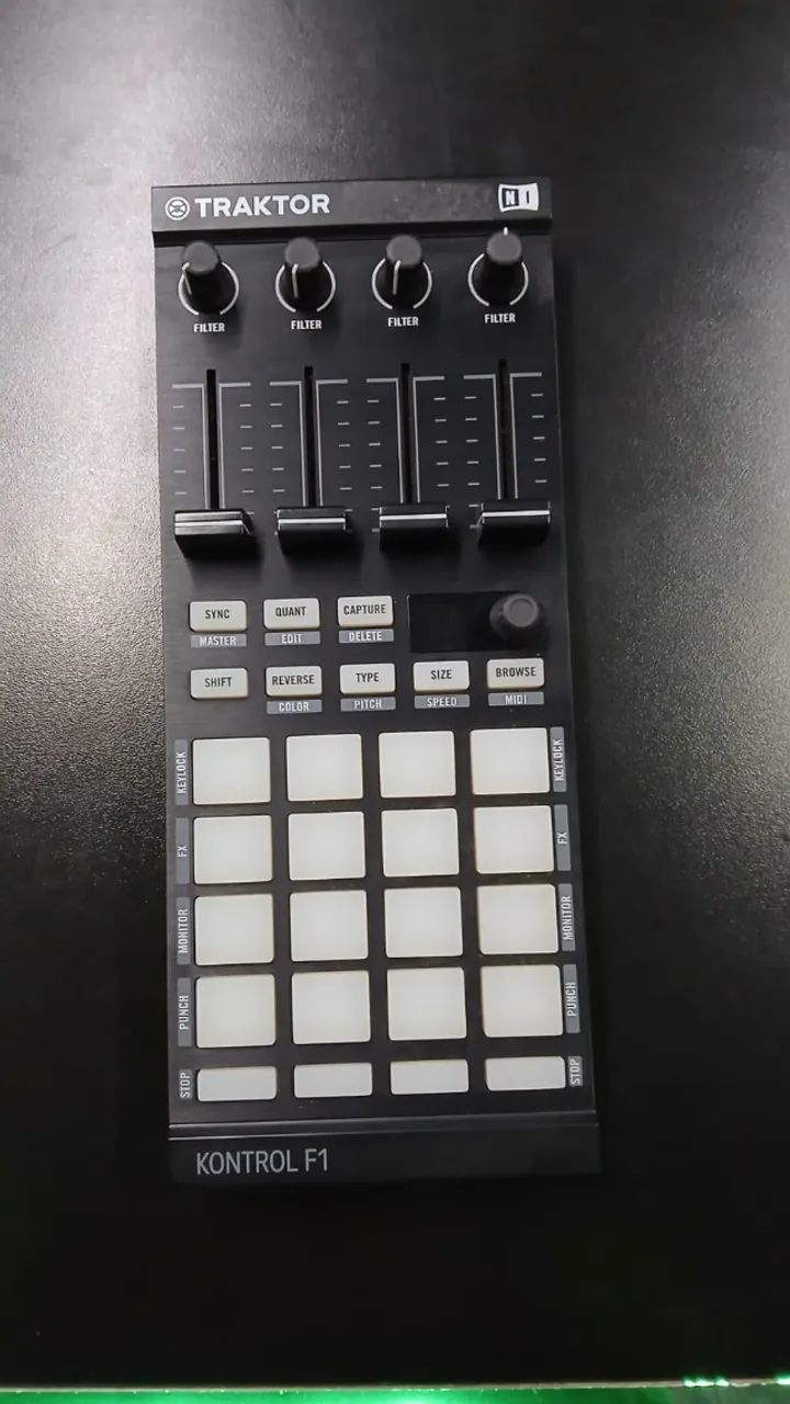 Traktor Kontrol F1
