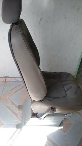 Vendo Poltrona de Motorista de Ônibus - Foto 2