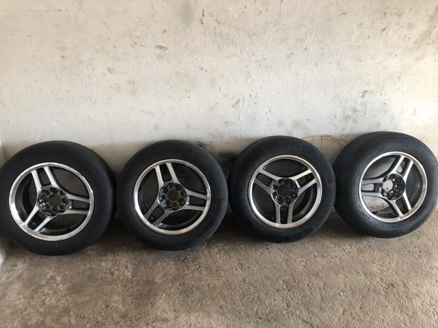 Vende-se jogo de rodas 15 pneus meia vida