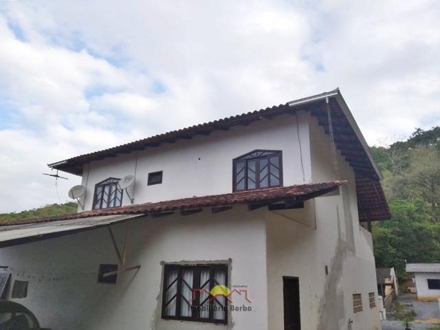 Aluga-se Sobrado com 04 quartos