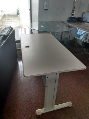 Mesa branca escritório