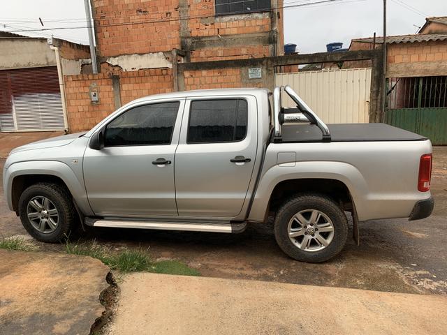 Vendo volkswagen Amarok 2013 aceito trocas - Foto 3