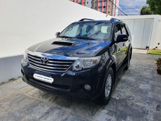 TOYOTA HILUX SW4 2013 7 LUGARES