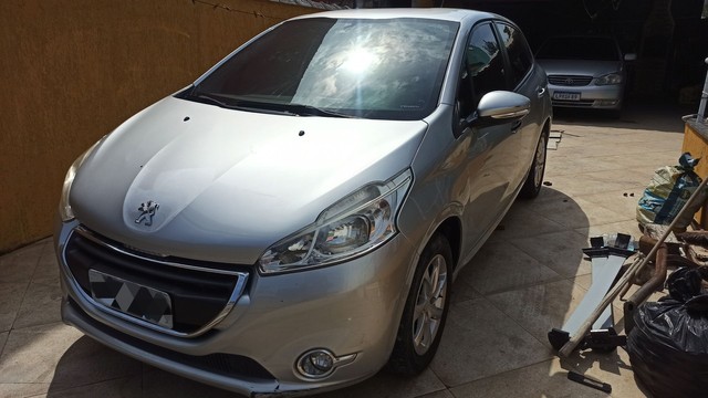VENDO OU TROCO PEUGEOT 208 ANO 2015 COMPLETO DE TUDO KM 56.500