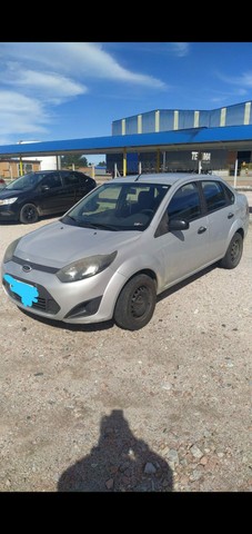 VENDO FIESTA SEDAN