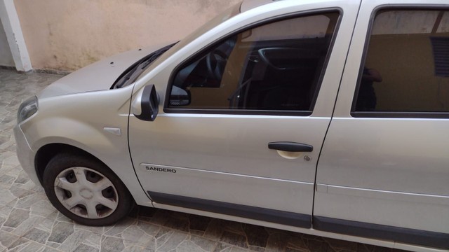 VENDO RENAULT SANDERO 1.0 COMPLETO