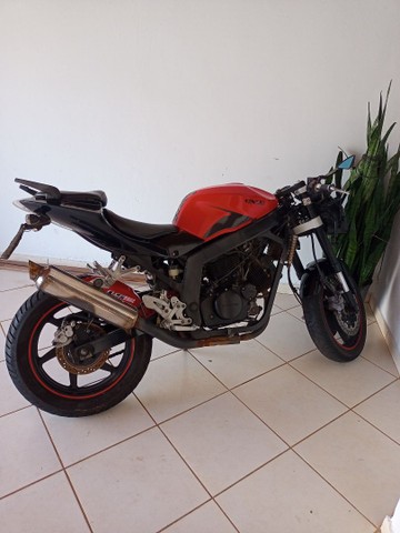 VENDO MOTO 2011