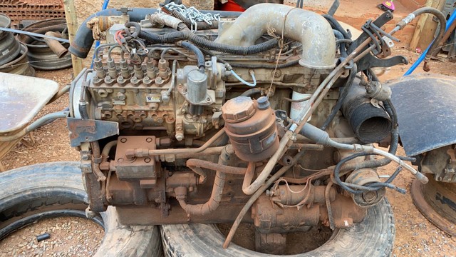 VENDO MOTOR 310 CUMMINS CERIE C COM A CAIXA ITON 10MAXAS