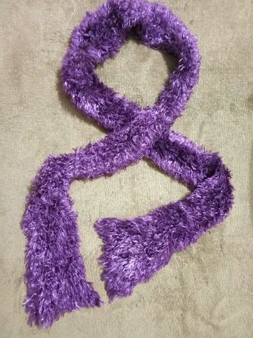 Cachecol de pelinhos na cor roxa 