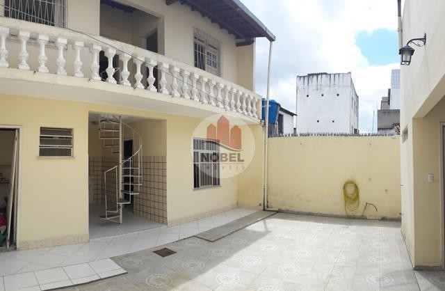 Casa com Ponto Comercial a venda no Centro de Feira de Santana  REF: 5572