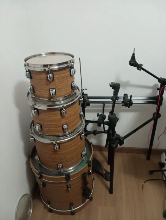 Bateria Acústica RMV Road tambores + rack+ 5 clamps