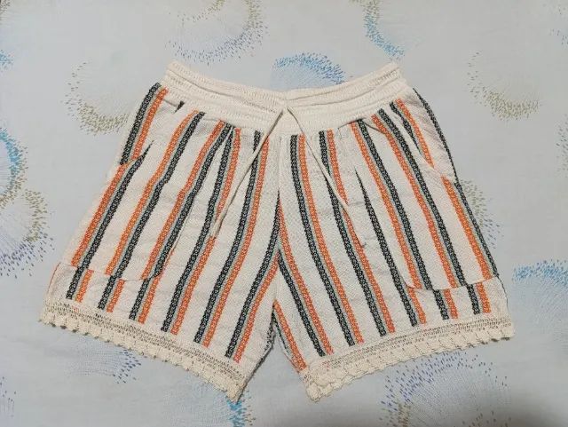 Short curto feminino listrado