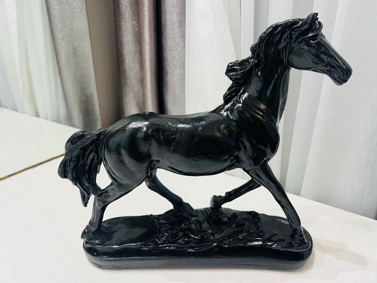 Estatua De Cavalo Enfeite Sala Escultura Decorativa em Resina  - Foto 2