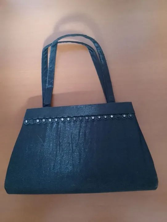 Bolsa de mão preta elegante de mão e ombro, sem uso 
