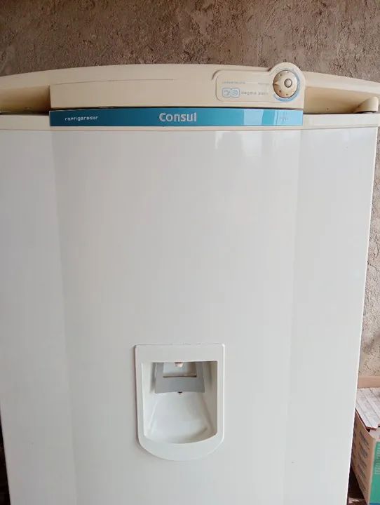 Geladeira Consul com água na porta - Foto 5