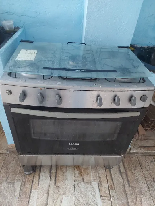 Vendo 2 fogões de 5 bocas sendo 1 Consul e um Braslar cada um R$ 290,00